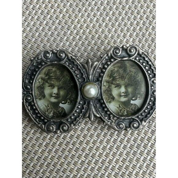 Pewter Vintage Double Frame Faux‎ Pearl Brooch Twin Girls Curly Haired - Picture 1 of 3